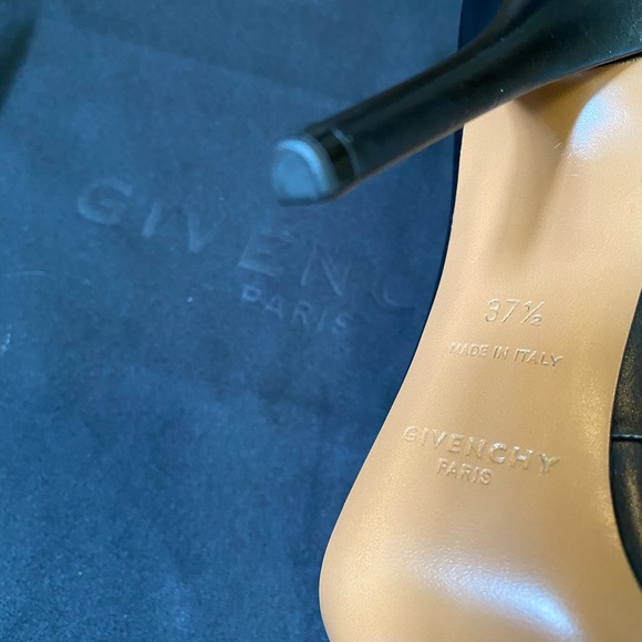 GIVENCHY Fem Python & Leather Cuteout Booties - Picture 3 of 8